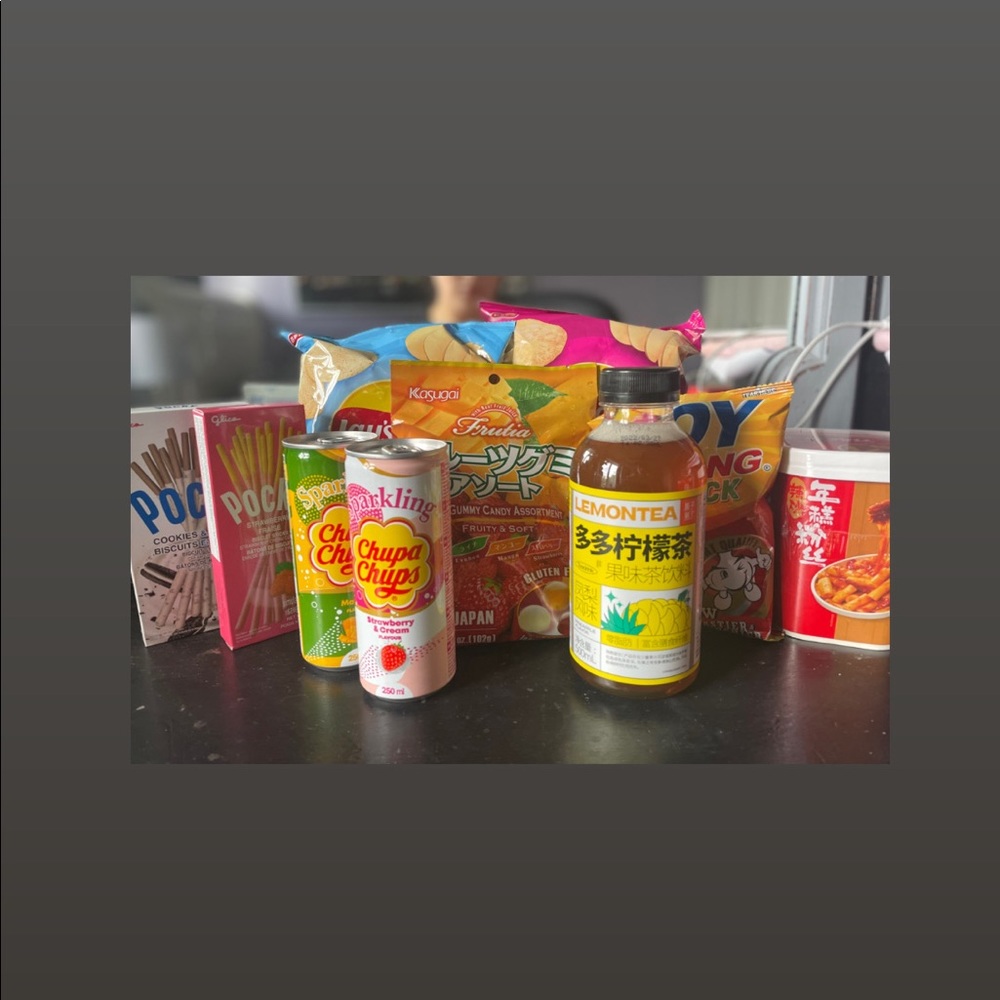 Exotic snack boxes
